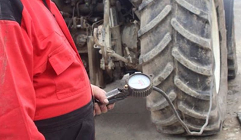 Správné nastavení tlaku v pneumatikách traktoru