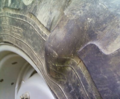 Vyboulení na bočnici pneumatiky